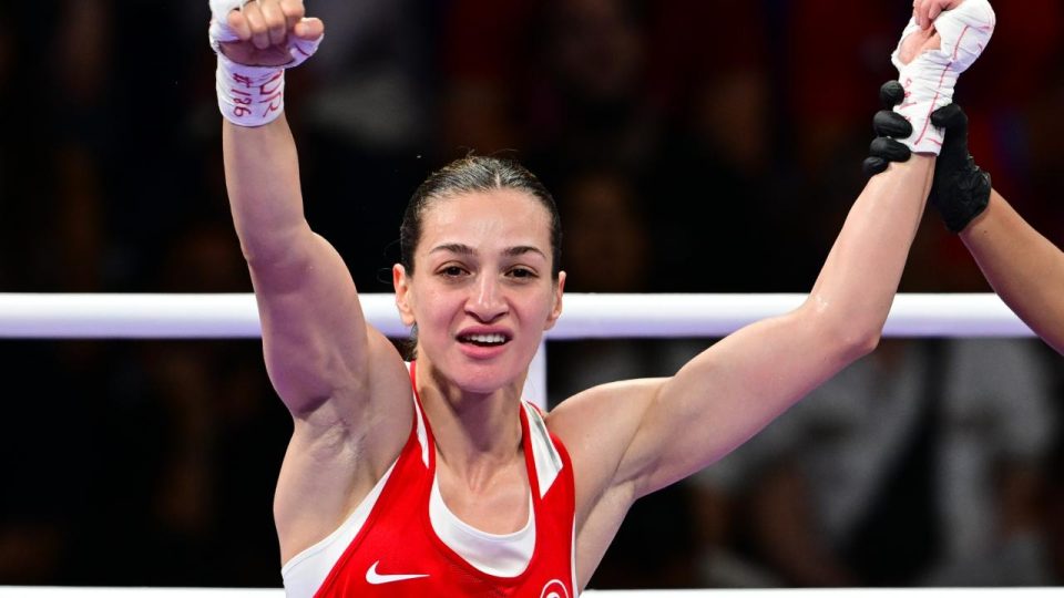 Milli boksör Buse Naz Çakıroğlu dünya ikincisi oldu